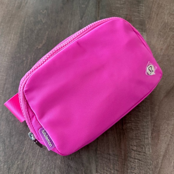 Lululemon 1L Everywhere Belt Bag in Sonic Pink - NEW Fanny Pack - Picture 1 of 12